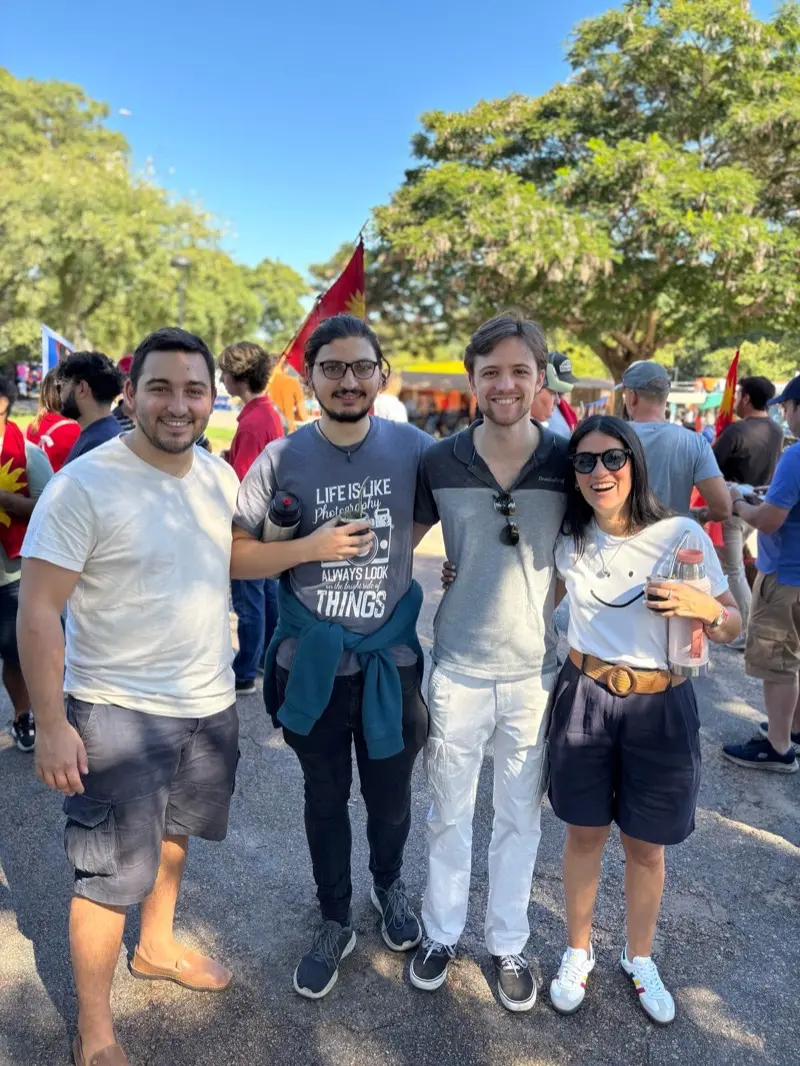 Vicky Cáceres con dos candidatos a ediles, Mateo Silva y Santiago Calvo